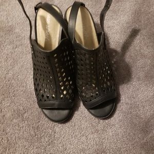 Almost New black Sandle